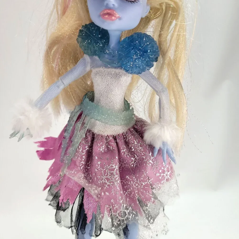 2008 Monster High Ghouls Rule Abbey Bominable Doll Mattel Daughter‎ of Yeti